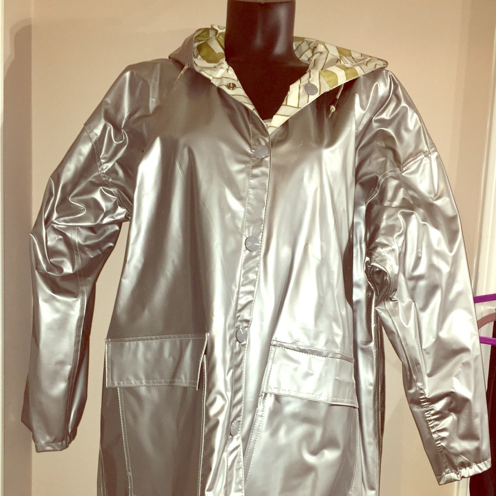 Super Cute Reversible Rain Coat Silver Gold  size large kenn sporn by wippette